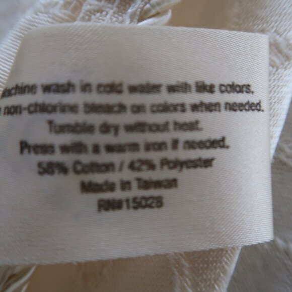 Lenox Opal Innocence 58" x 88" Oblong Tablecloth Champagne - Picture 6 of 7